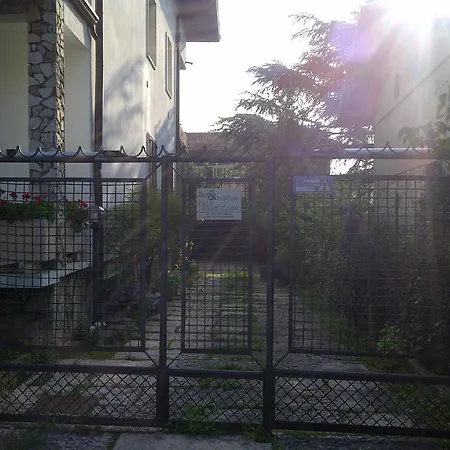 Oda ve Kahvaltı Lina