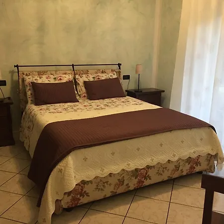 Lina Oda ve Kahvaltı Desenzano del Garda